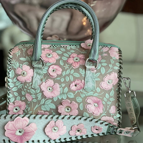 The Accessory Suite – Floral Peach
