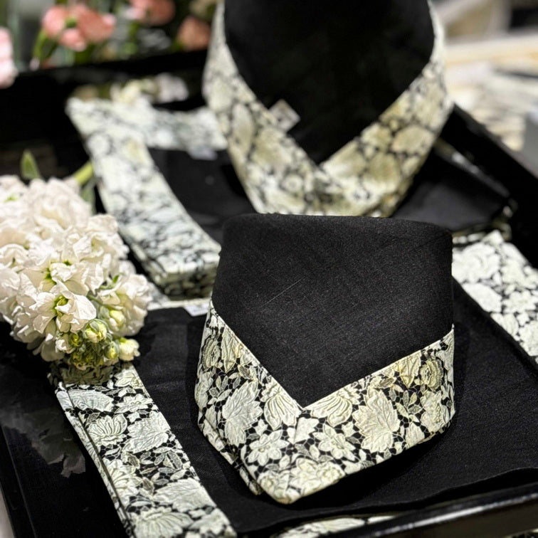 Napkin Sets - Signature Black Beauty Dinner (Set of 4)